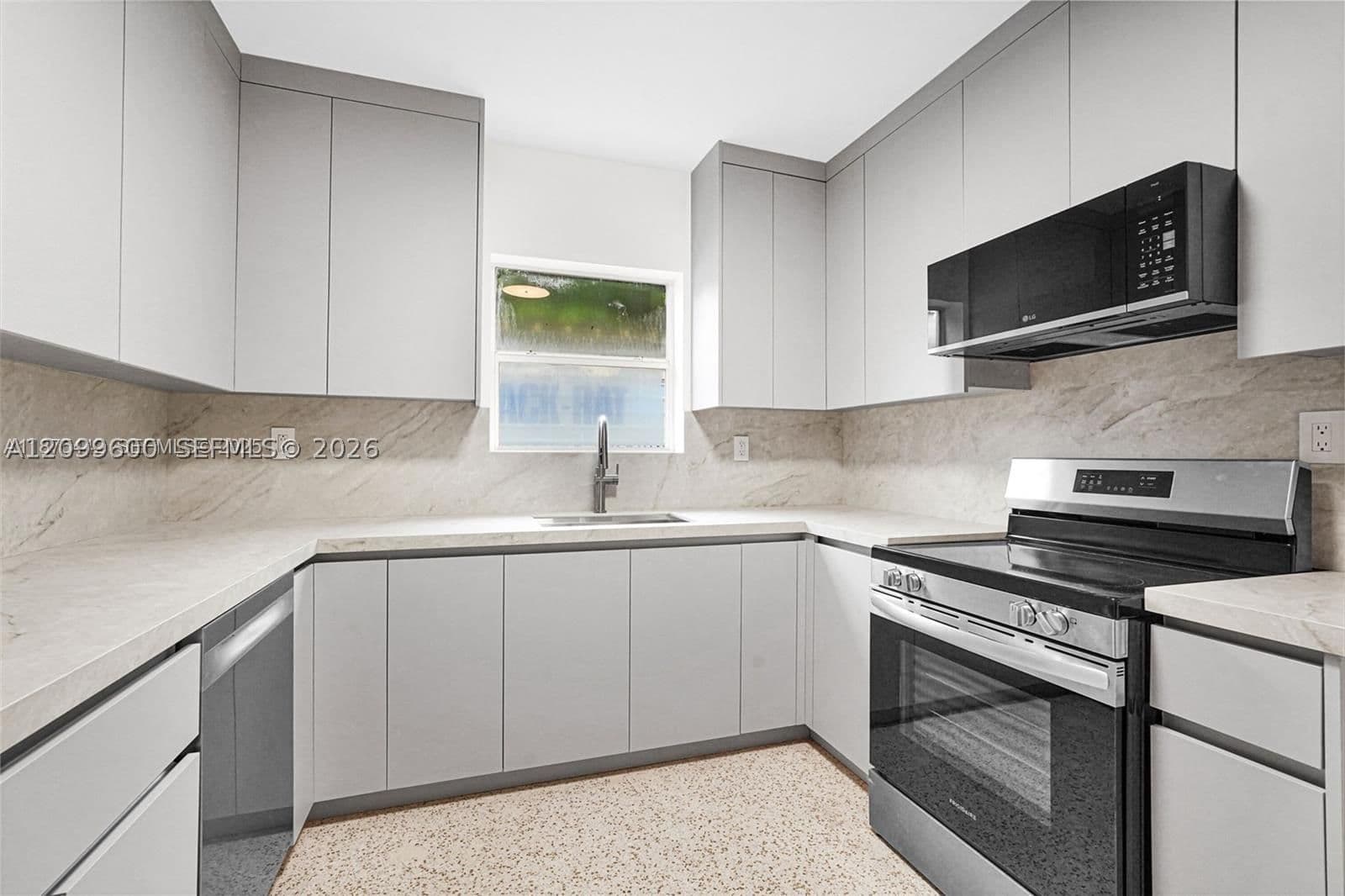 4+1 Müstakil ev — 341 43rd St #0, Miami, FL 33127