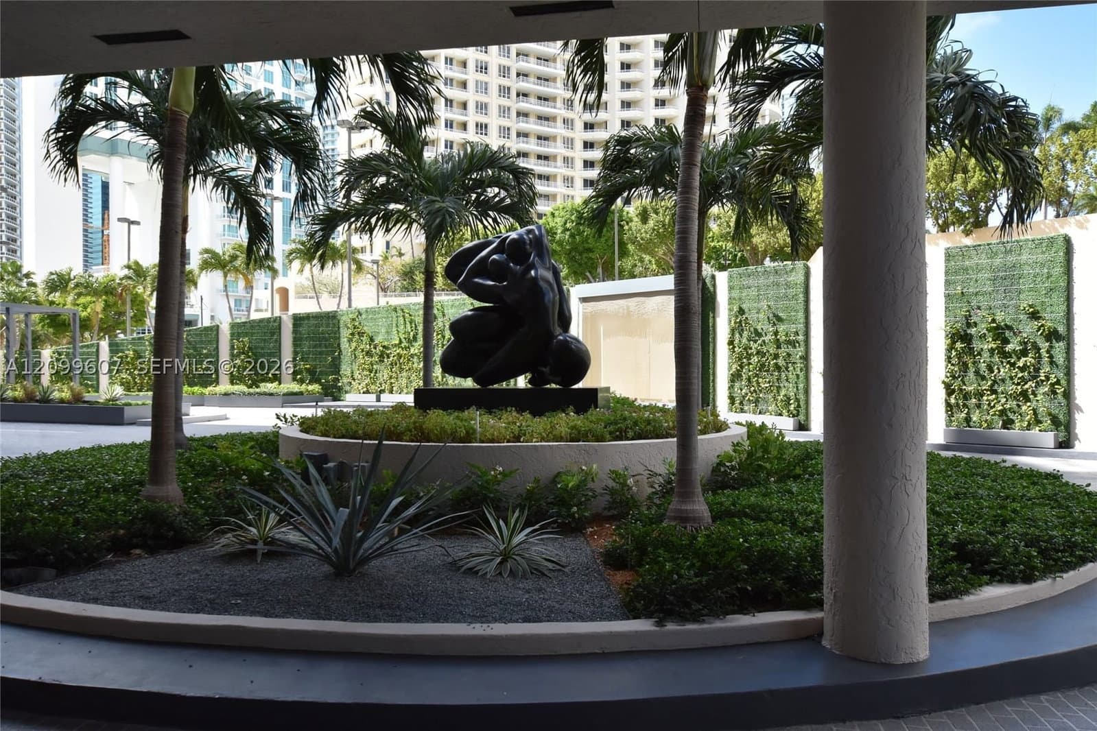 1+1 Condo — 540 BRICKELL KEY DR #902, Miami, FL 33131