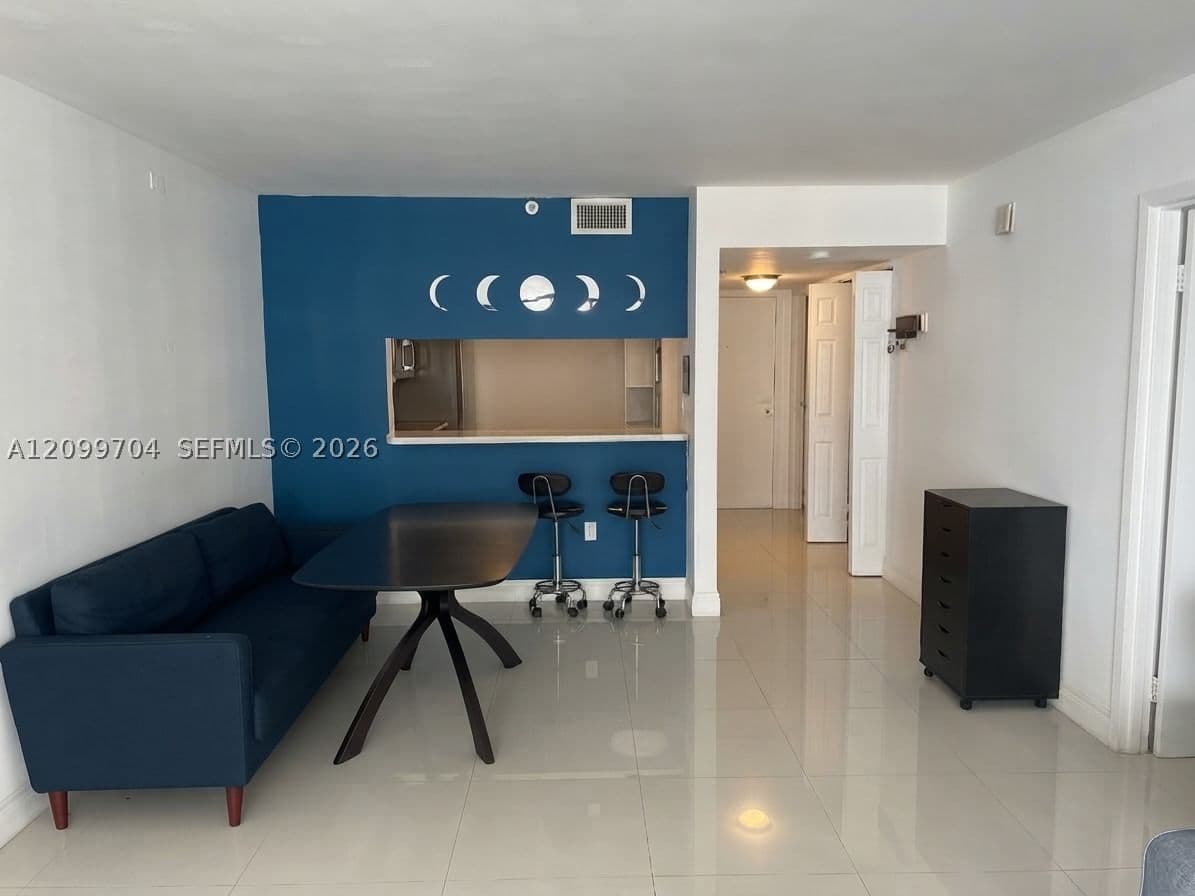 1+1 Condo — 555 15th St #10F, Miami, FL 33132
