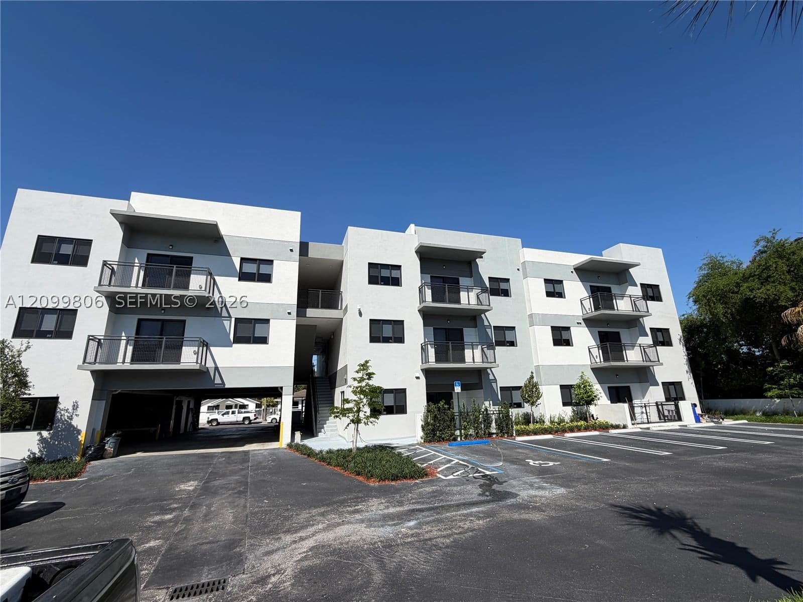 2+1 Mülk — 2641 24th Ct #302, Miami, FL 33142