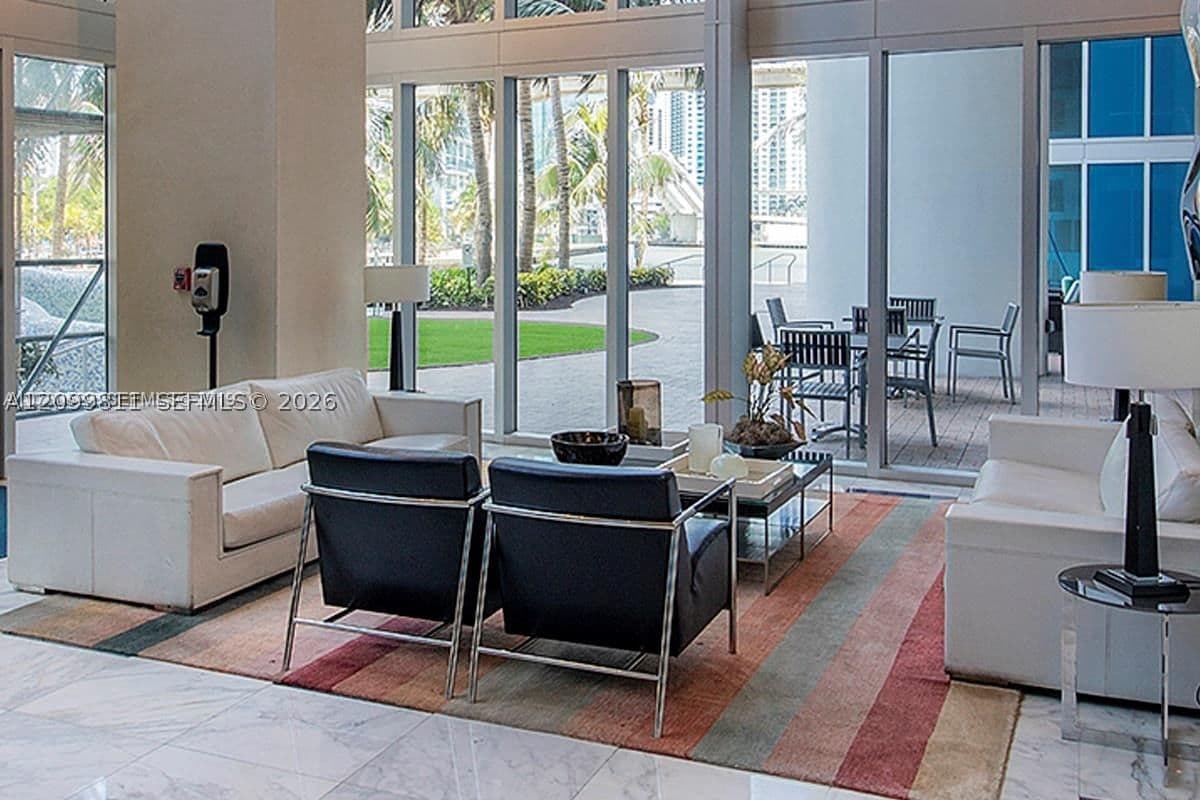 1+1 Condo — 185 7th St #1414, Miami, FL 33130