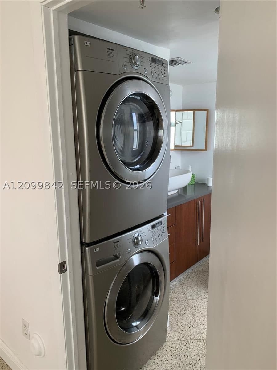 2+1 Condo — 498 2nd St #2C, Miami, FL 33130
