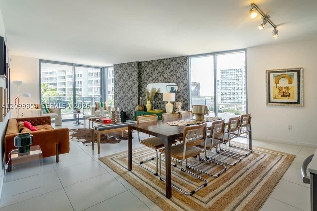 2+1 Condo — 31 6th St #1601, Miami, FL 33131