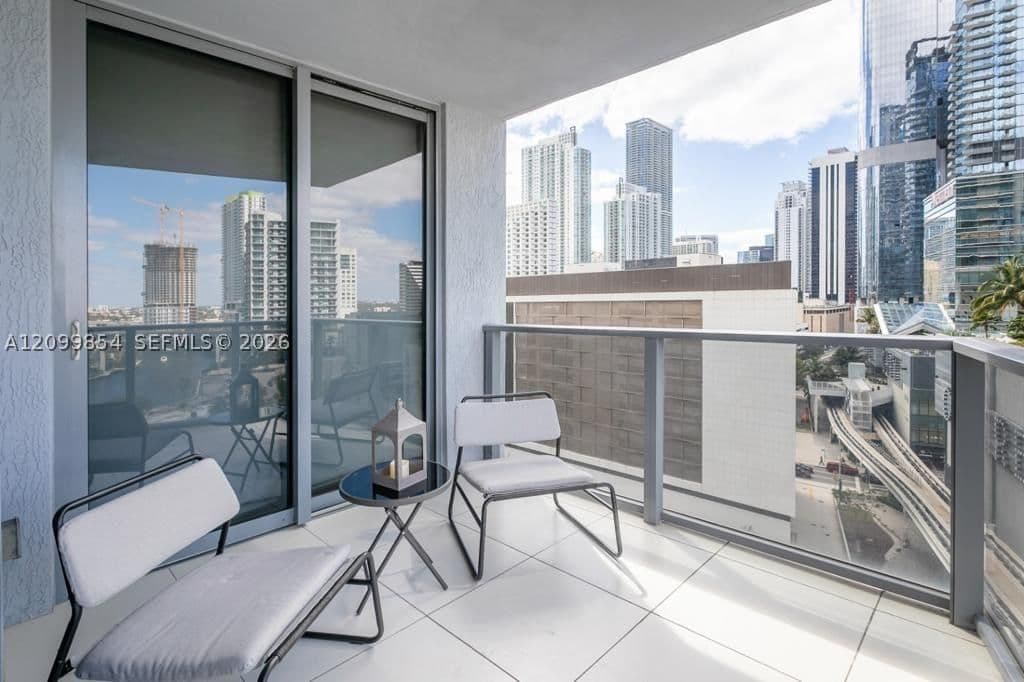2+1 Condo — 31 6th St #1601, Miami, FL 33131