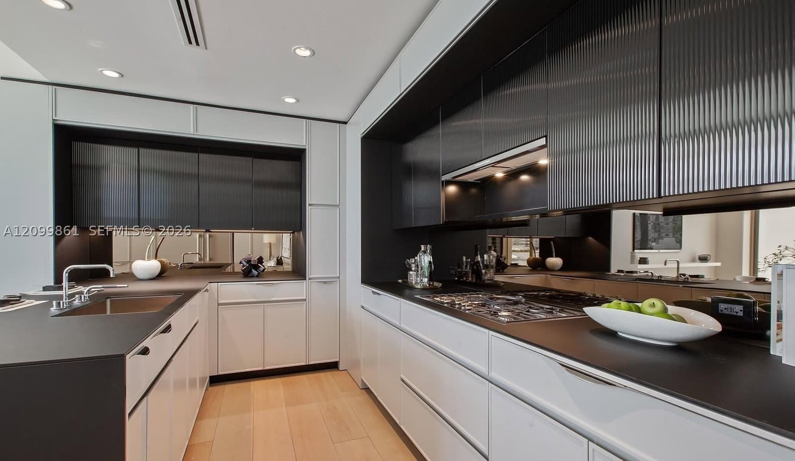 3+1 Condo — 300 Collins Ave #PH2, Miami Beach, FL 33139