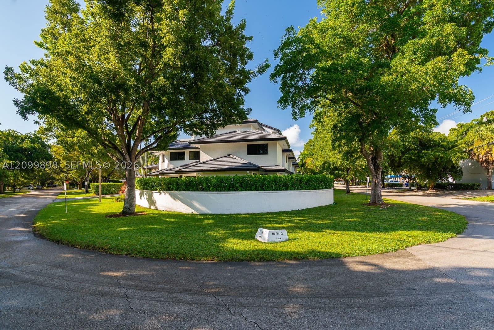 2+1 Condo — 5750 Turin St #206, Coral Gables, FL 33146