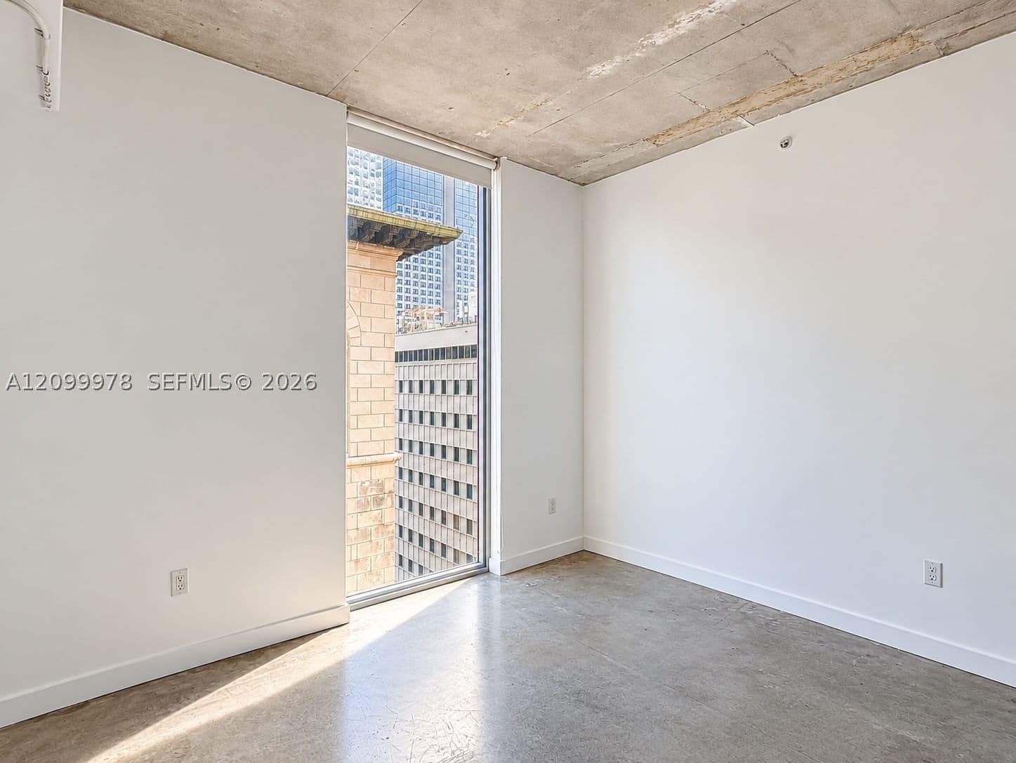 1+1 Condo — 151 1st St #1202, Miami, FL 33131