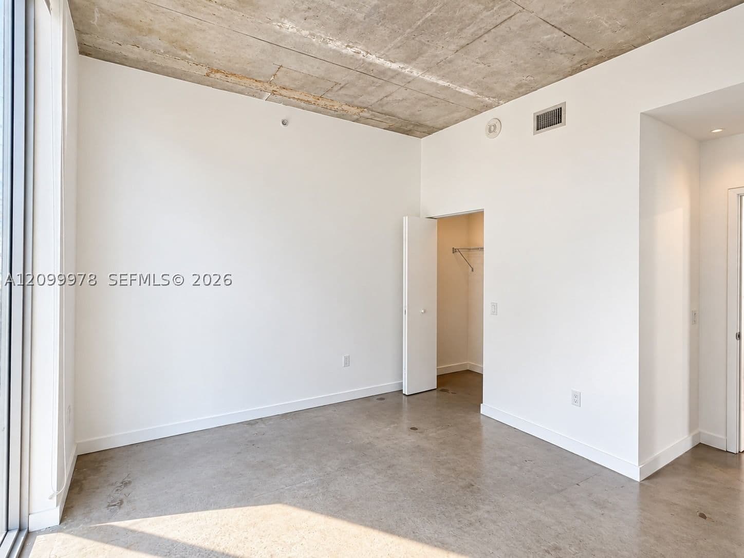 1+1 Condo — 151 1st St #1202, Miami, FL 33131