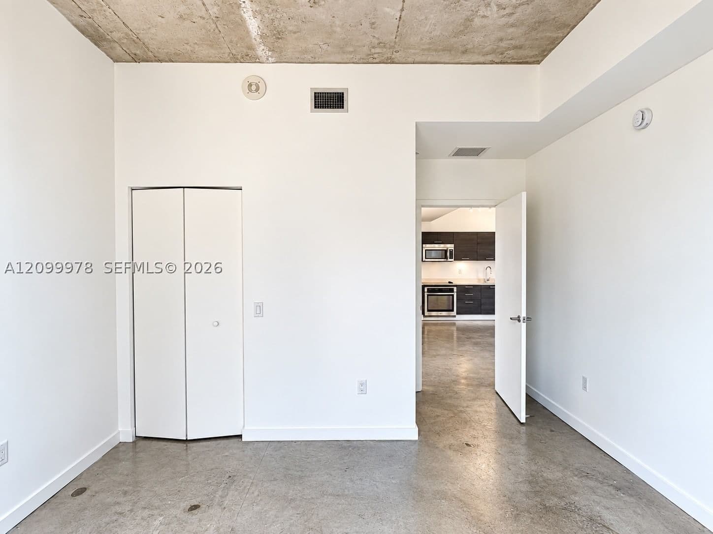 1+1 Condo — 151 1st St #1202, Miami, FL 33131