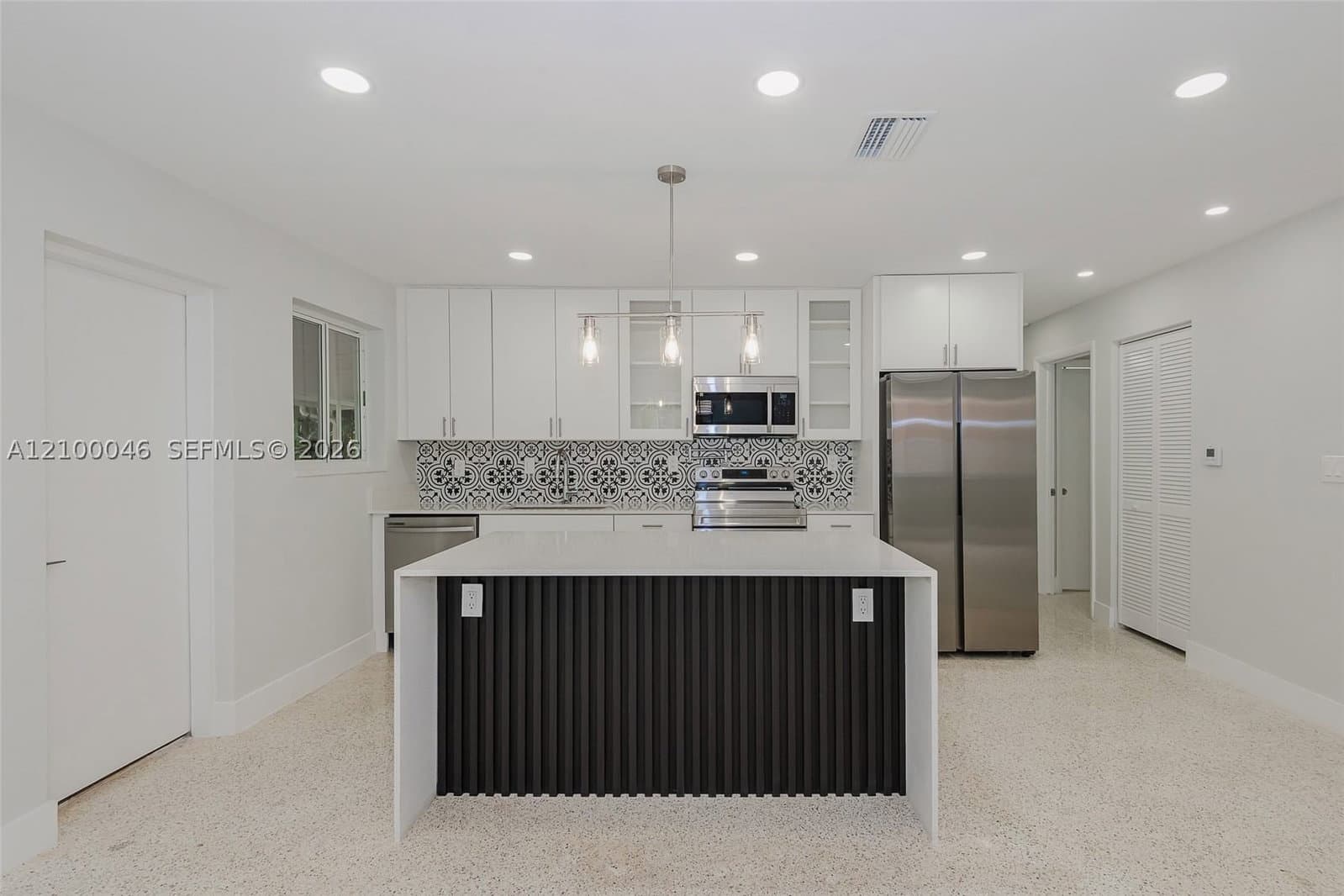 3+1 Müstakil ev — 1025 11th St #1025, Miami, FL 33129