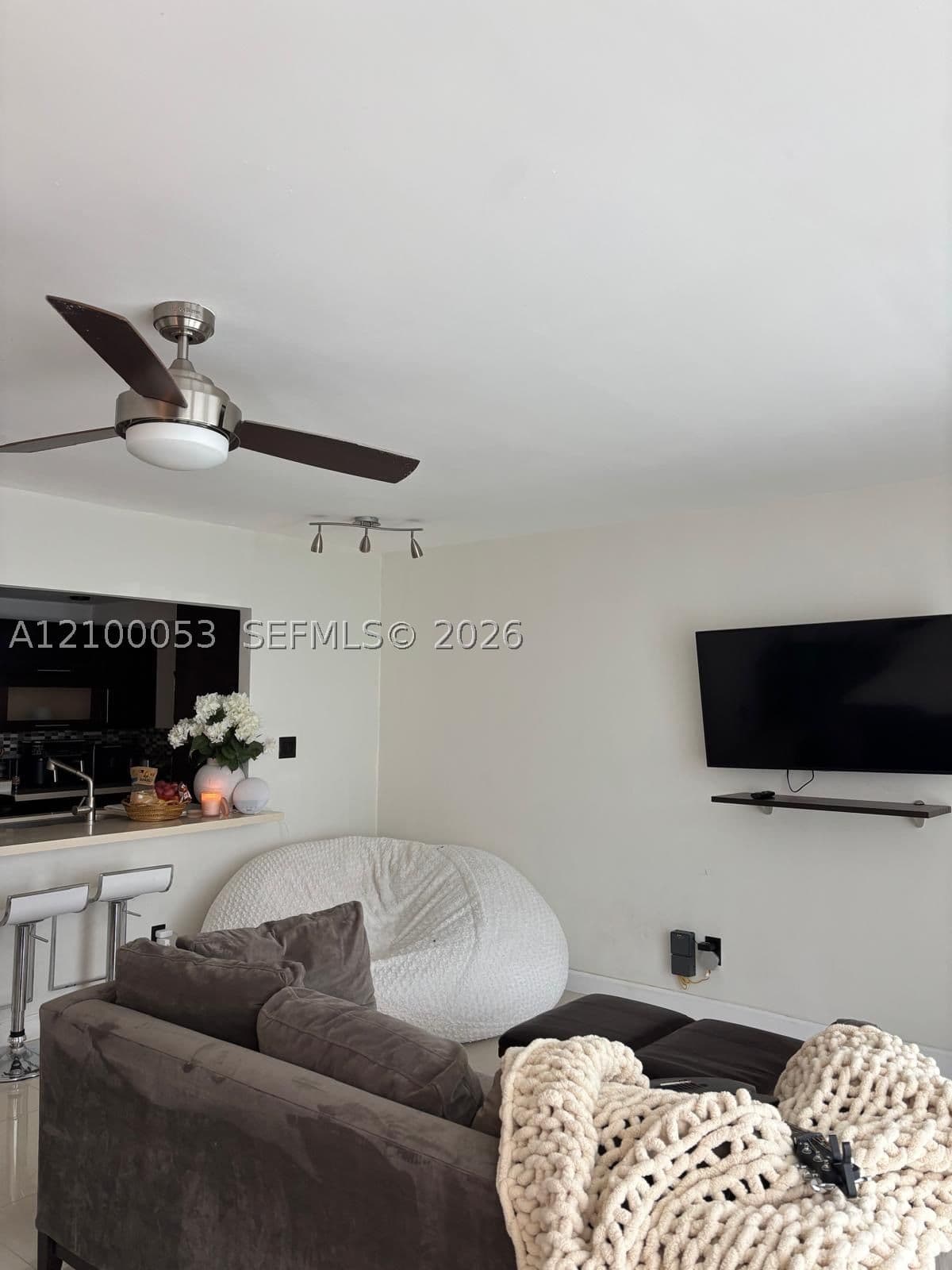 Condo — 5401 Collins Ave #1232, Miami Beach, FL 33140