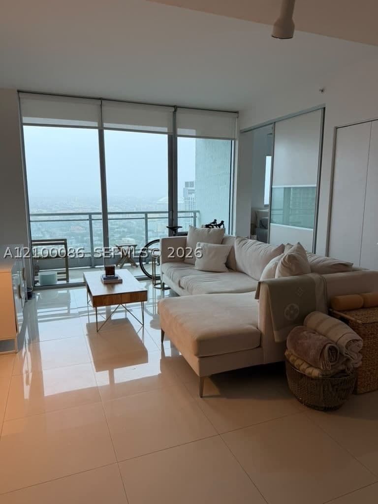 1-bedroom Condo — 92 3rd St #4009, Miami, FL 33130