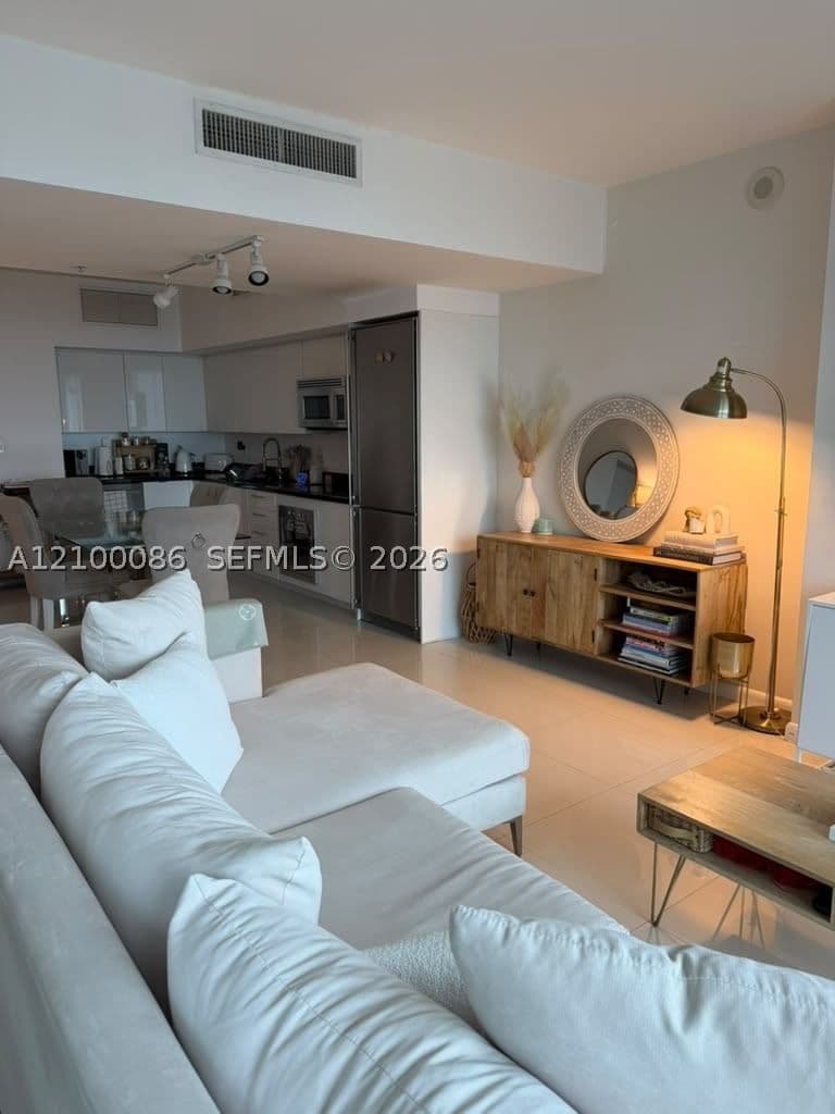 1-bedroom Condo — 92 3rd St #4009, Miami, FL 33130