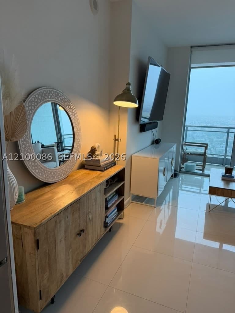 1-bedroom Condo — 92 3rd St #4009, Miami, FL 33130
