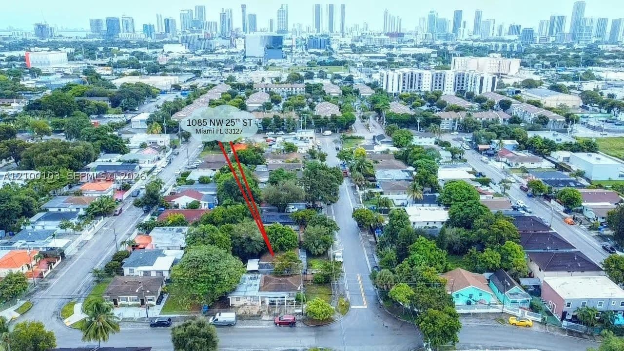 2+1 Müstakil ev — 1085 25th St, Miami, FL 33127