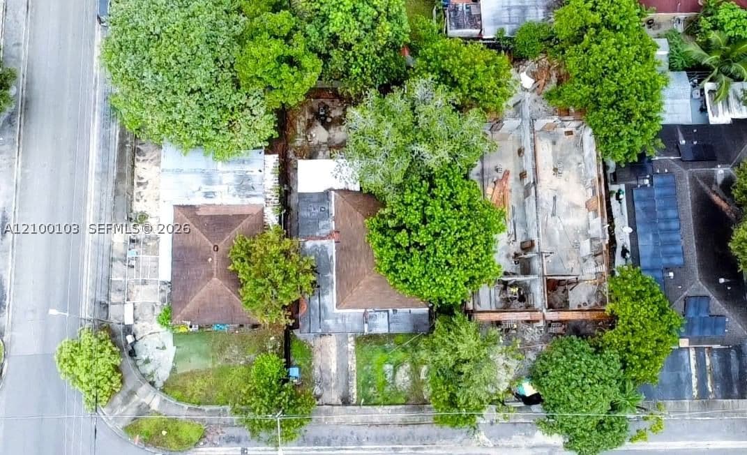 2+1 Müstakil ev — 1085 25th St, Miami, FL 33127