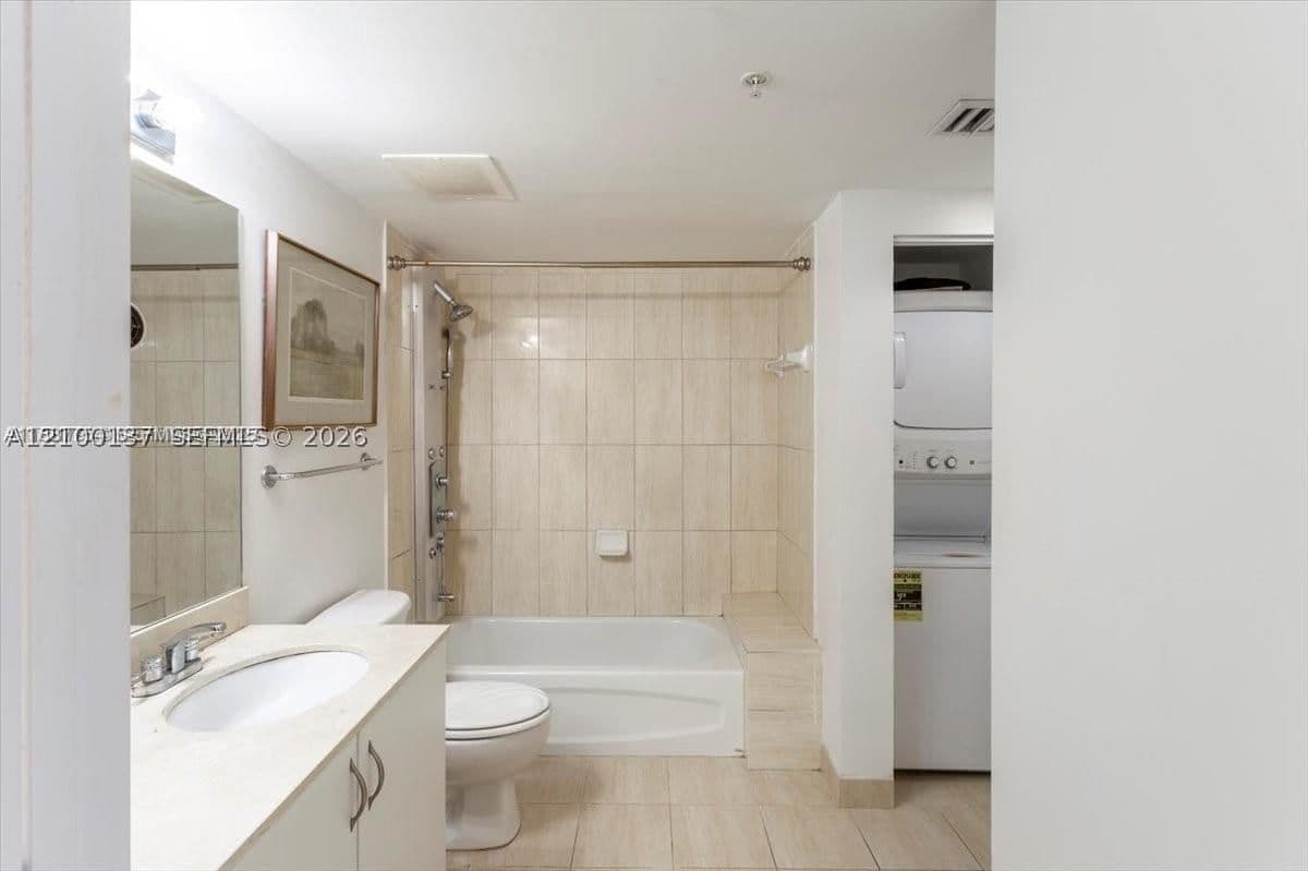 1+1 Condo — 1750 Bayshore Dr #3003, Miami, FL 33132