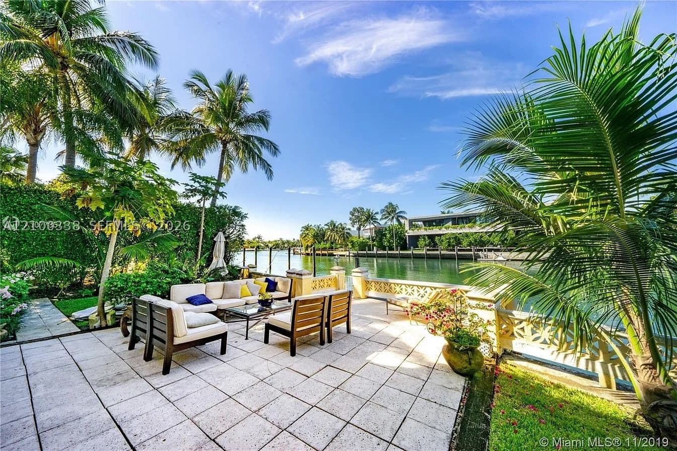 1+1 Condo — 4812 Pine Tree Dr #210, Miami Beach, FL 33140