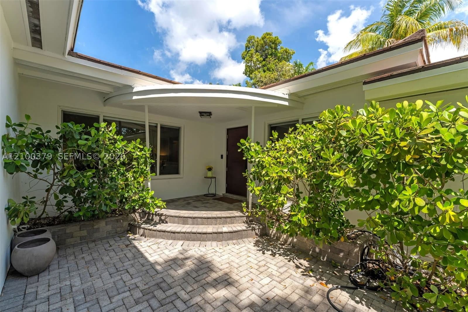 5+1 Müstakil ev — 8 Pinta Rd, Miami, FL 33133