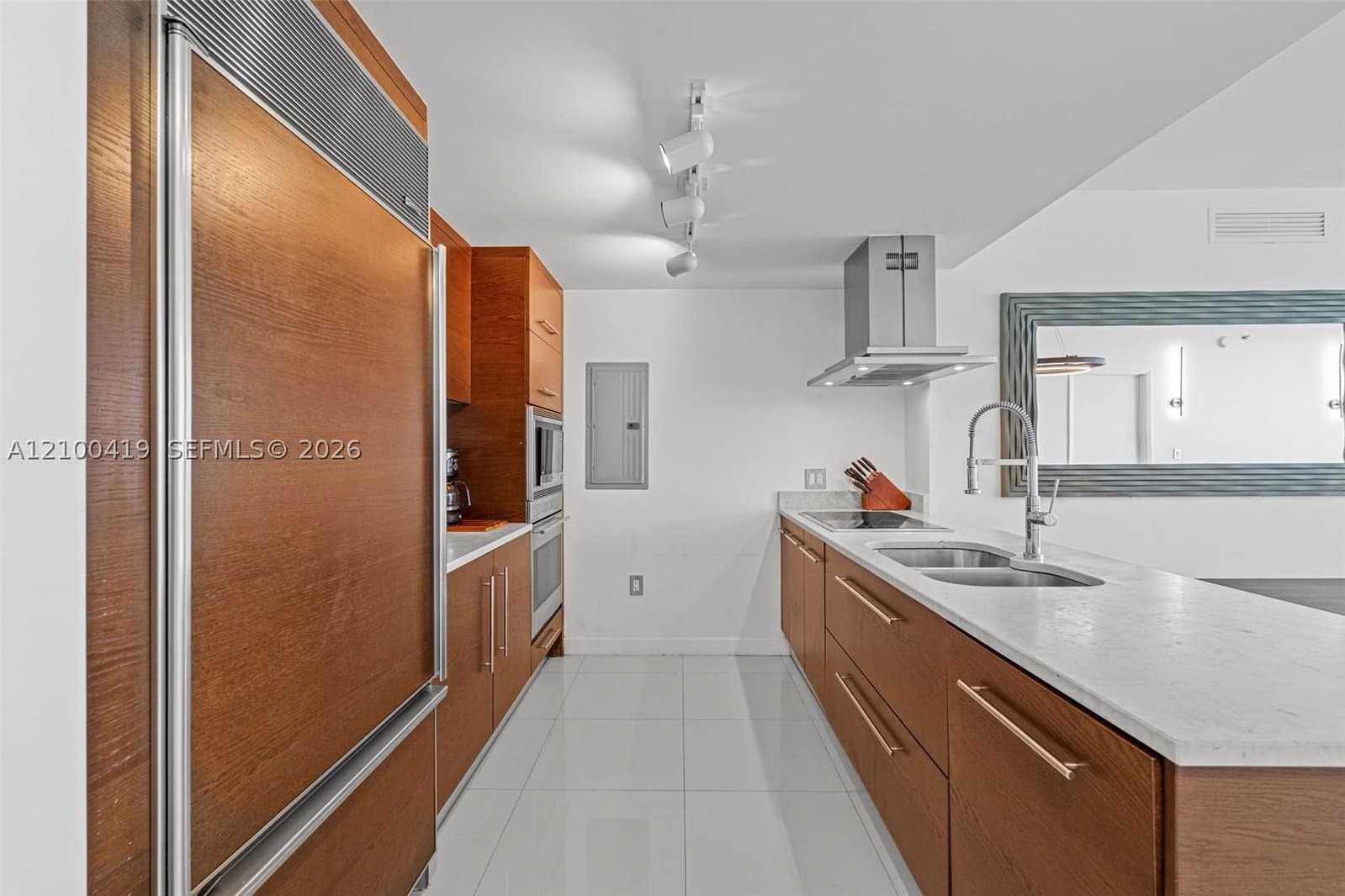 2+1 Condo — 495 Brickell Ave #905, Miami, FL 33131