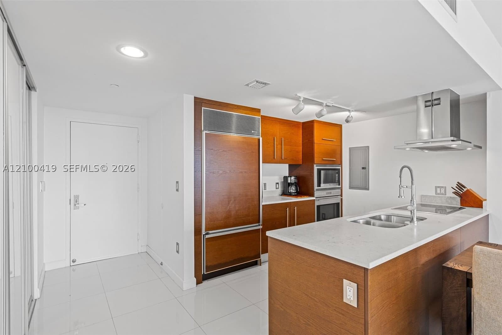 2+1 Condo — 495 Brickell Ave #905, Miami, FL 33131