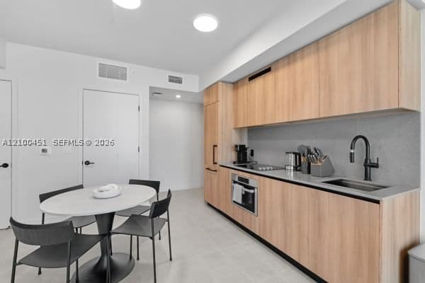 1+1 Condo — 121 5th St #1813, Miami, FL 33132