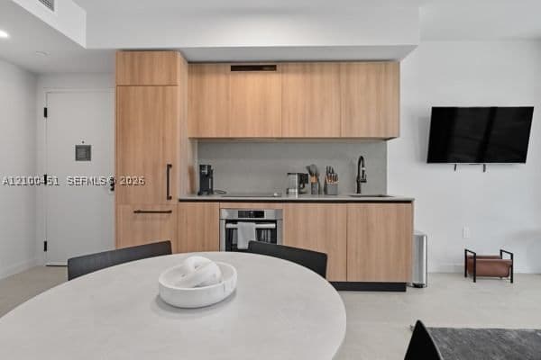 1+1 Condo — 121 5th St #1813, Miami, FL 33132