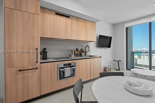 1+1 Condo — 121 5th St #1813, Miami, FL 33132