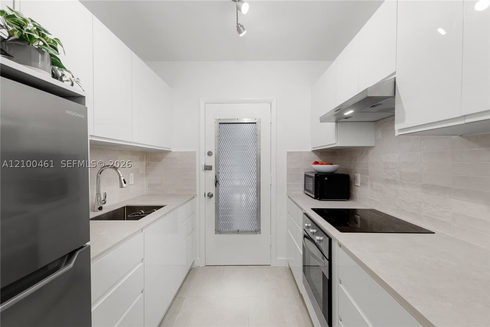 1+1 Kooperatif — 350 Collins Ave #311, Miami Beach, FL 33139