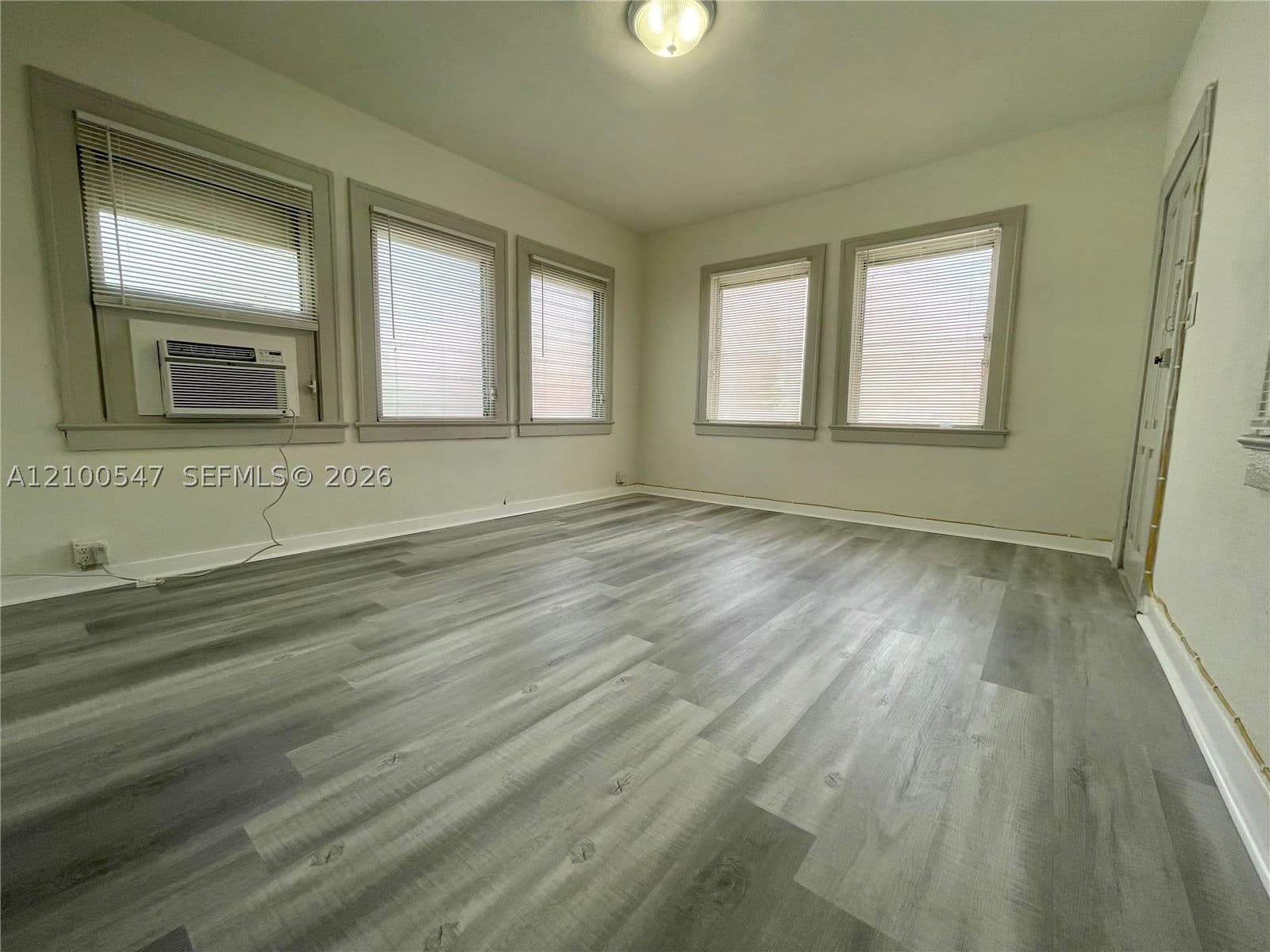 2+1 Mülk — 442 10th Ave #1, Miami, FL 33130