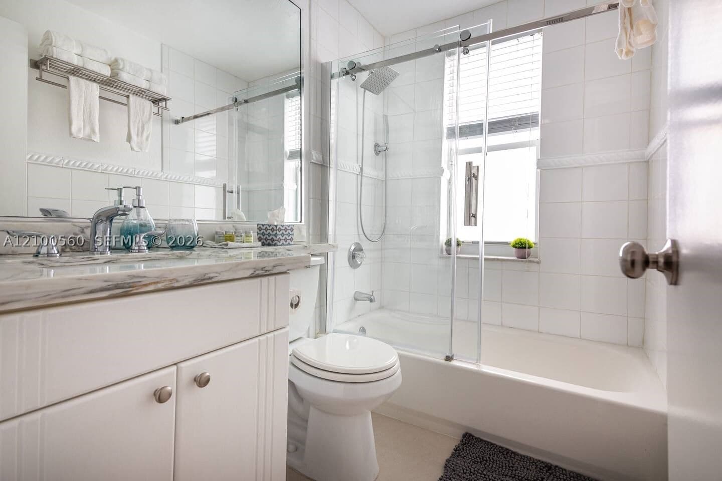 Condo — 918 Ocean Dr #201, Miami Beach, FL 33139
