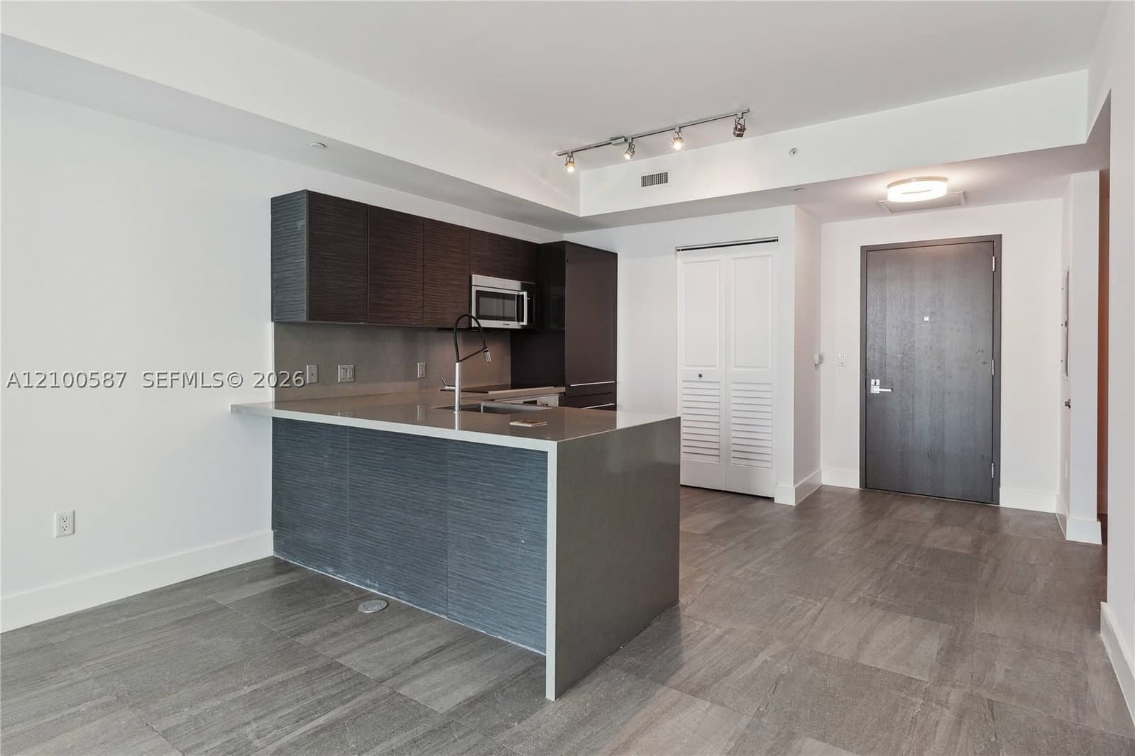 1+1 Condo — 1080 Brickell Ave #2406, Miami, FL 33131