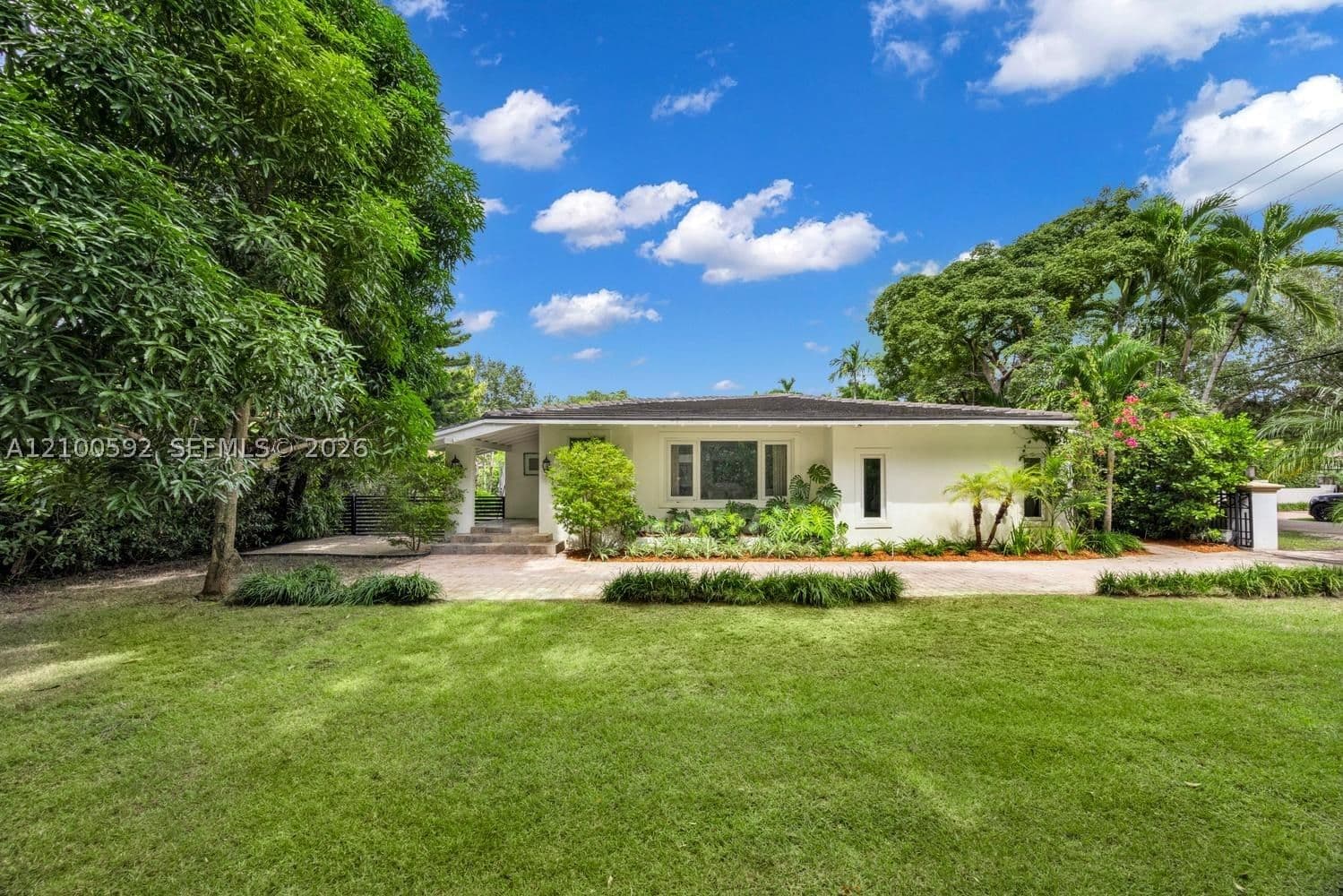 6+1 Müstakil ev — 1101 Coral Way, Coral Gables, FL 33134