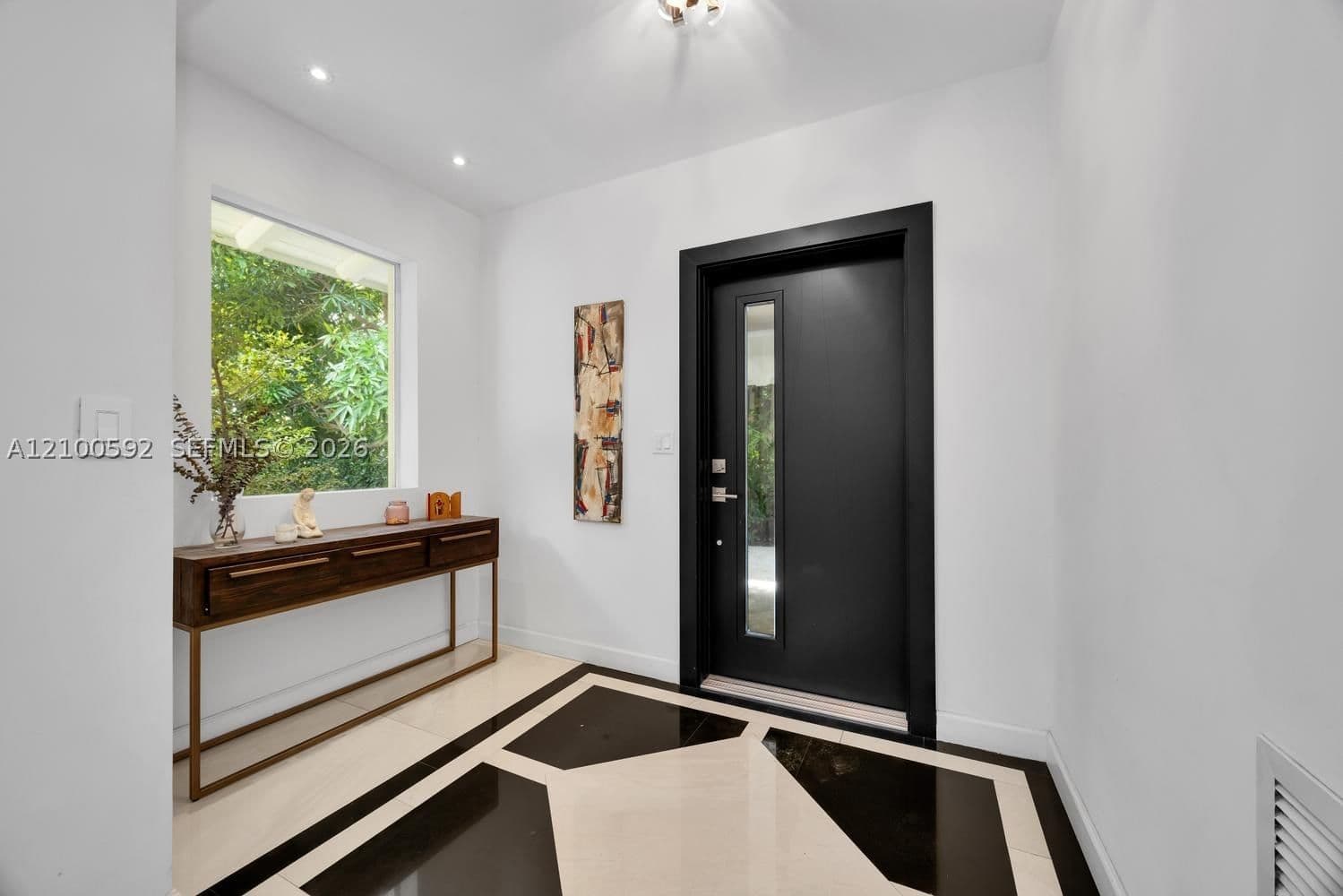 6+1 Müstakil ev — 1101 Coral Way, Coral Gables, FL 33134