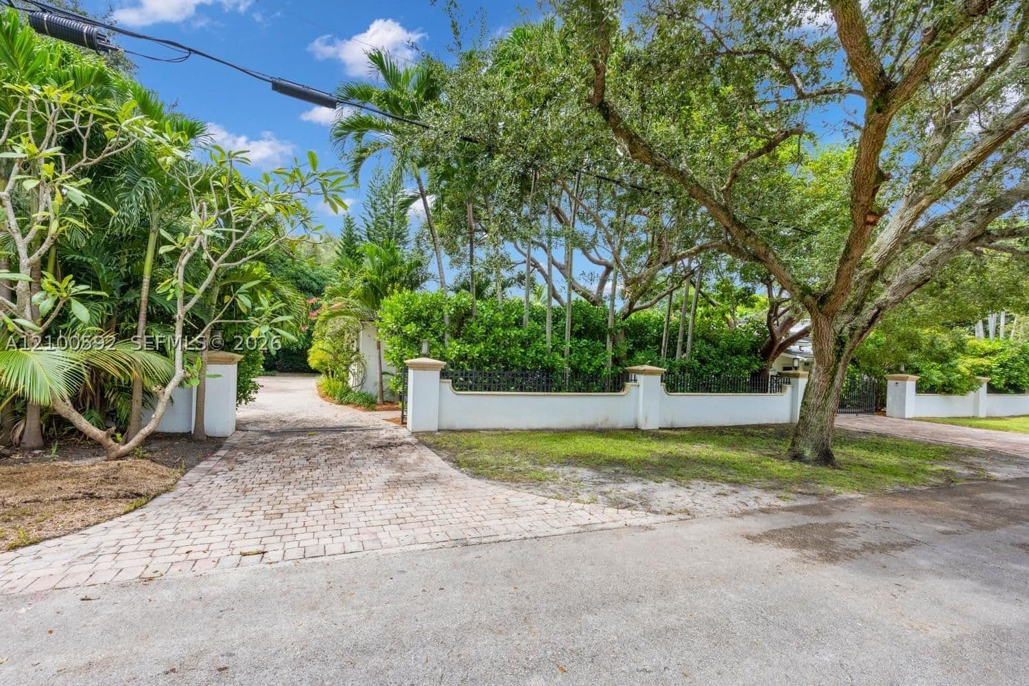 6+1 Müstakil ev — 1101 Coral Way, Coral Gables, FL 33134