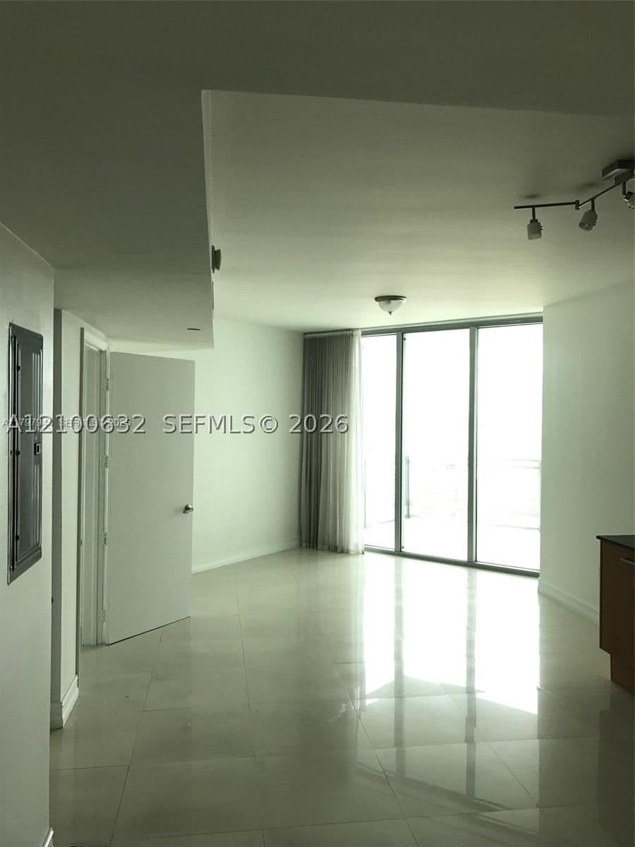 1+1 Condo — 350 Miami Ave #2811, Miami, FL 33130