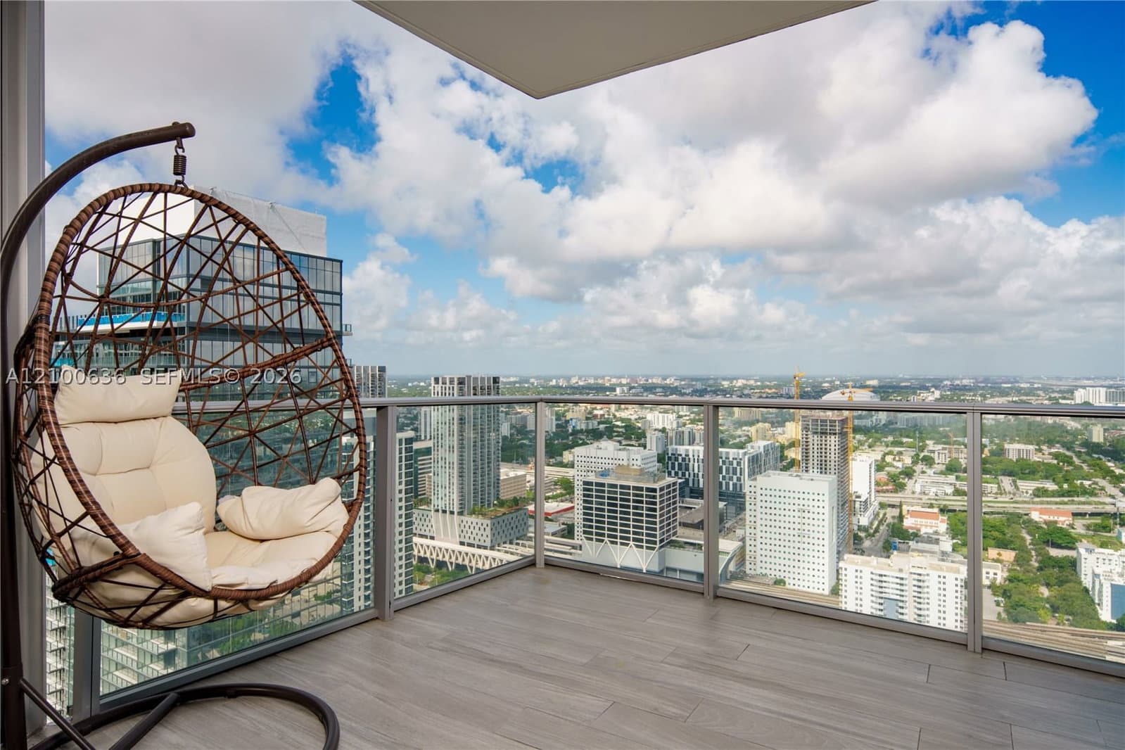 1+1 Condo — 851 1st Ave #4406, Miami, FL 33132