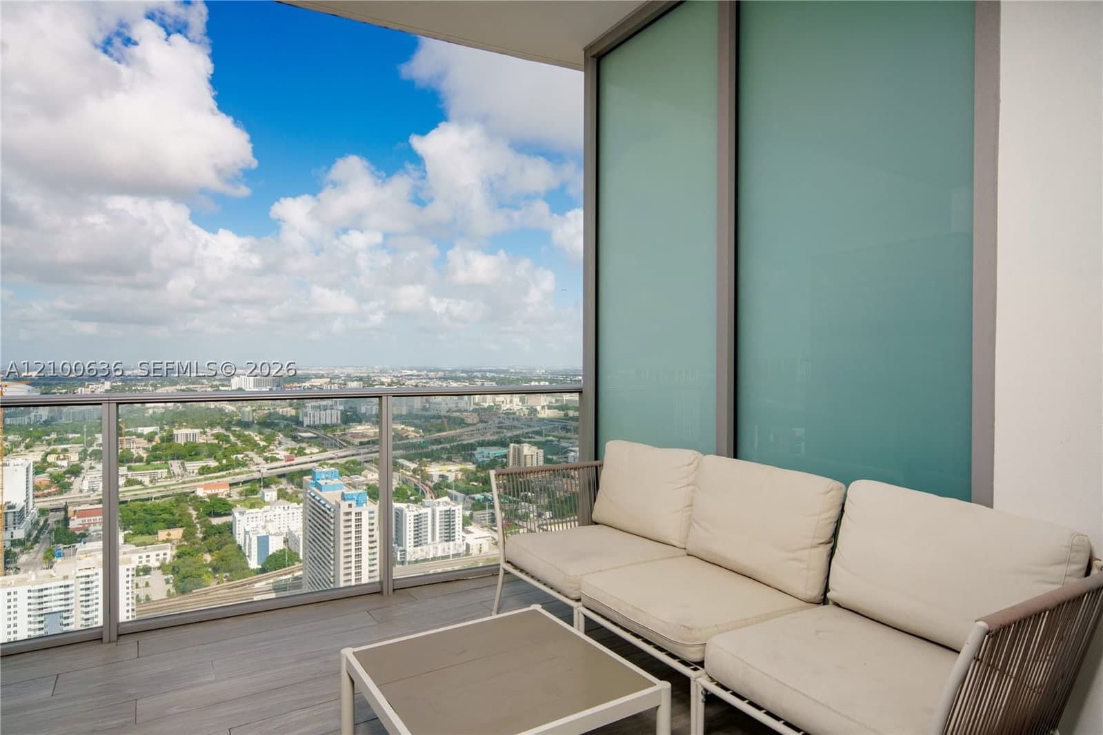 1+1 Condo — 851 1st Ave #4406, Miami, FL 33132