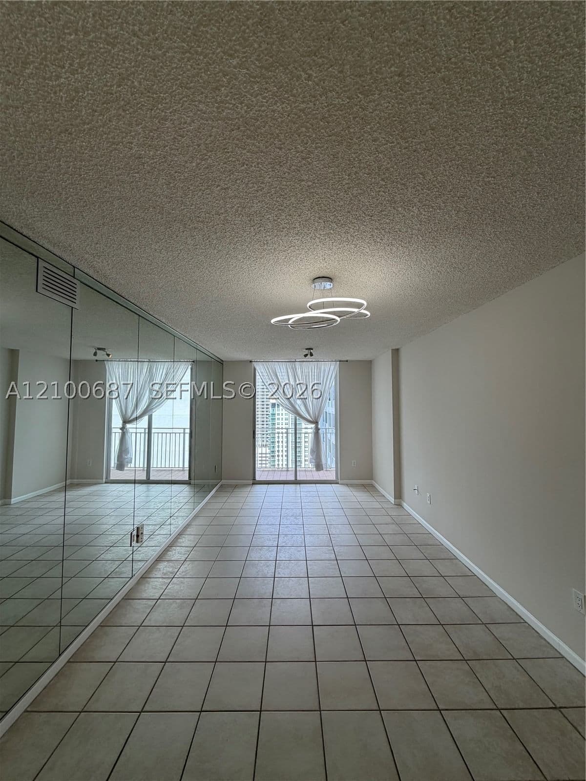 1+1 Condo — 185 14th Ter #2512, Miami, FL 33131