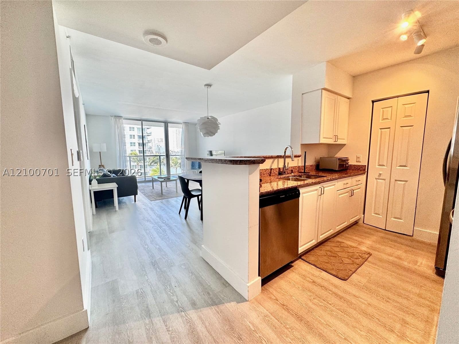 1+1 Condo — 1155 Brickell Bay Dr #906, Miami, FL 33131
