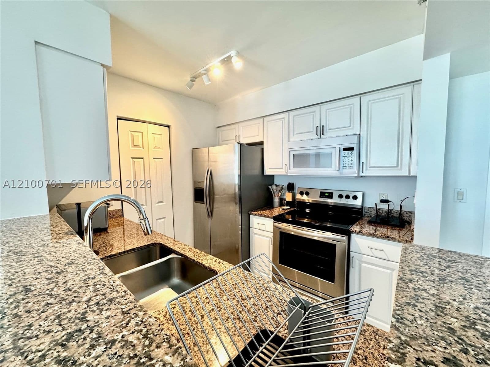 1+1 Condo — 1155 Brickell Bay Dr #906, Miami, FL 33131