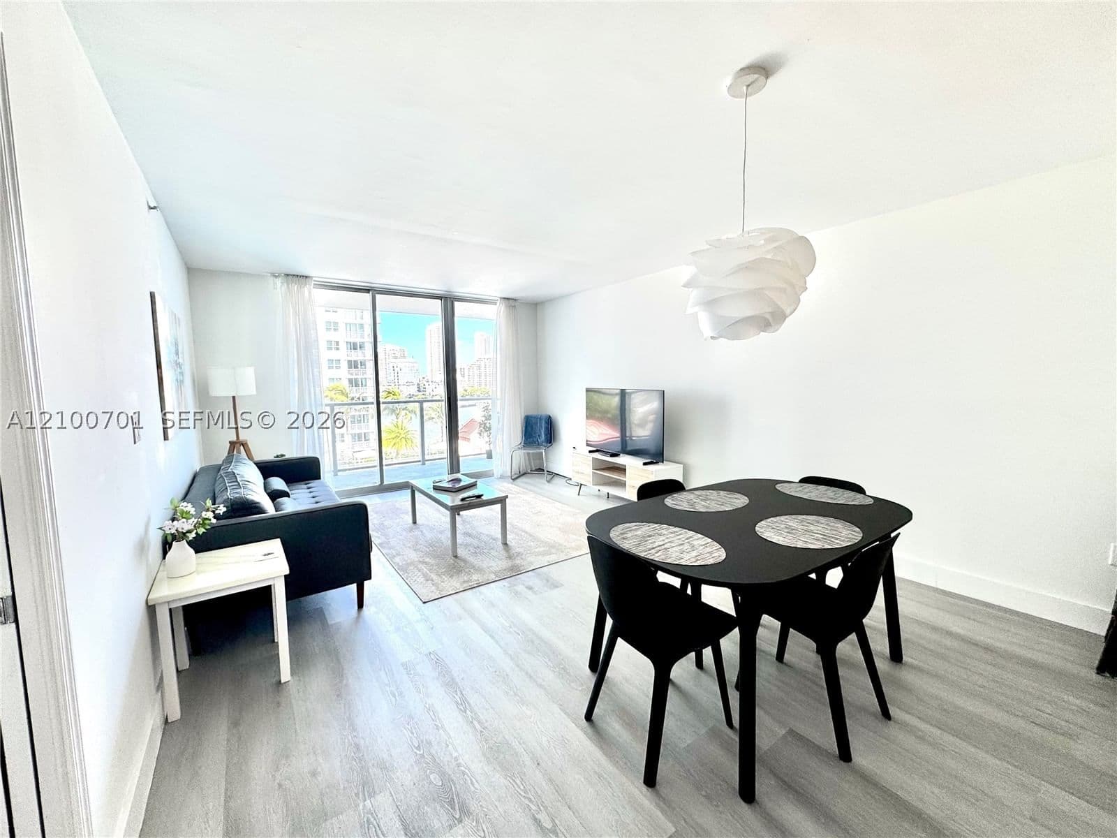 1+1 Condo — 1155 Brickell Bay Dr #906, Miami, FL 33131