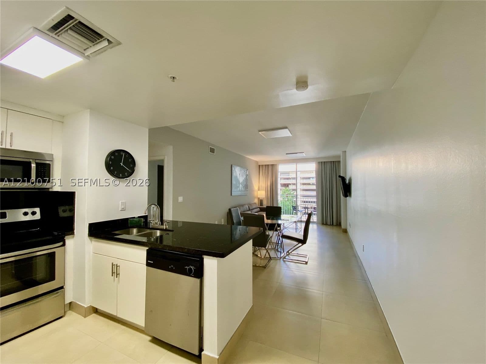 1+1 Condo — 185 14th Ter #912, Miami, FL 33131