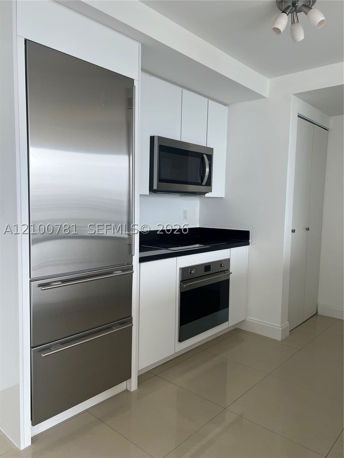 2+1 Condo — 92 3rd St #5102, Miami, FL 33130