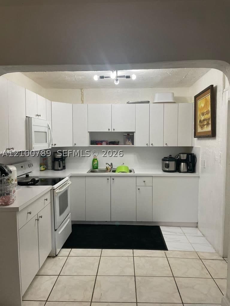 5+1 Müstakil ev — 1137 58th Ter, Miami, FL 33127