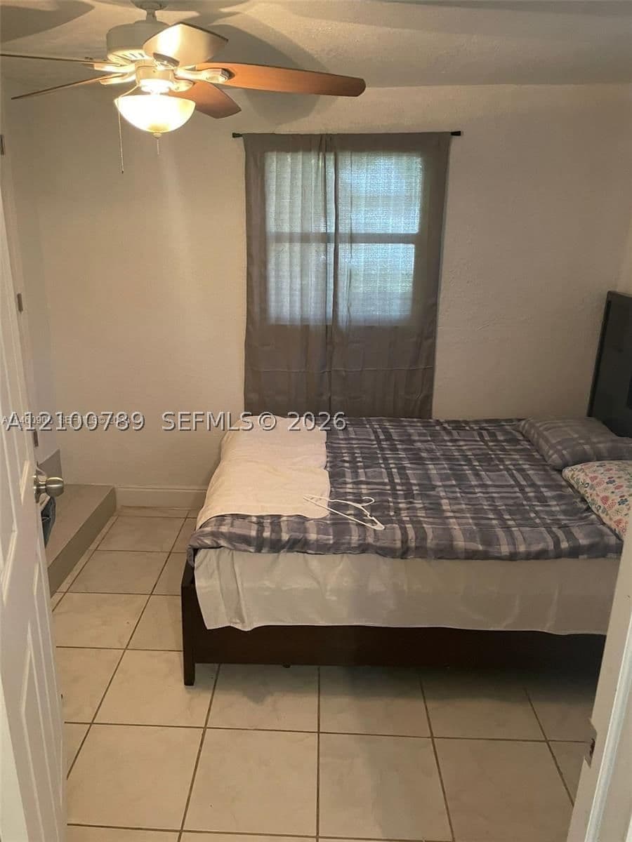 5+1 Müstakil ev — 1137 58th Ter, Miami, FL 33127