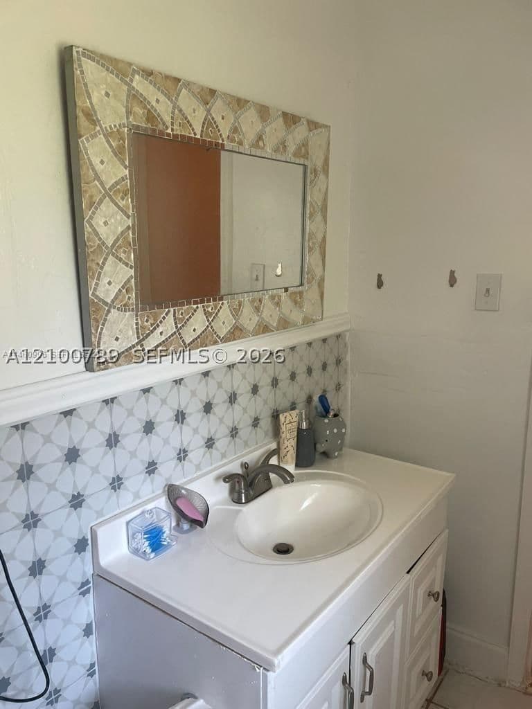 5+1 Müstakil ev — 1137 58th Ter, Miami, FL 33127