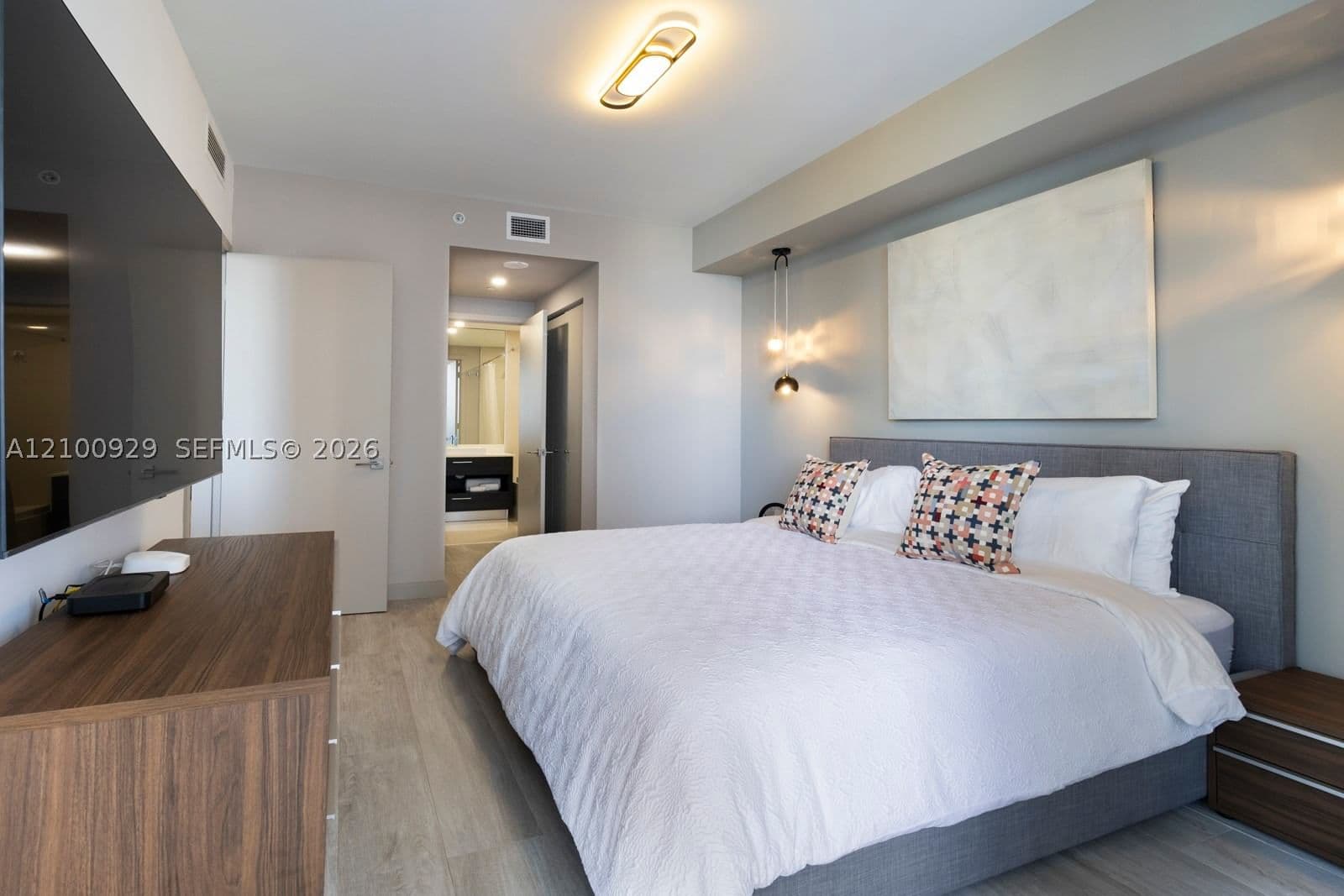 1+1 Condo — 55 9th St #3010, Miami, FL 33130