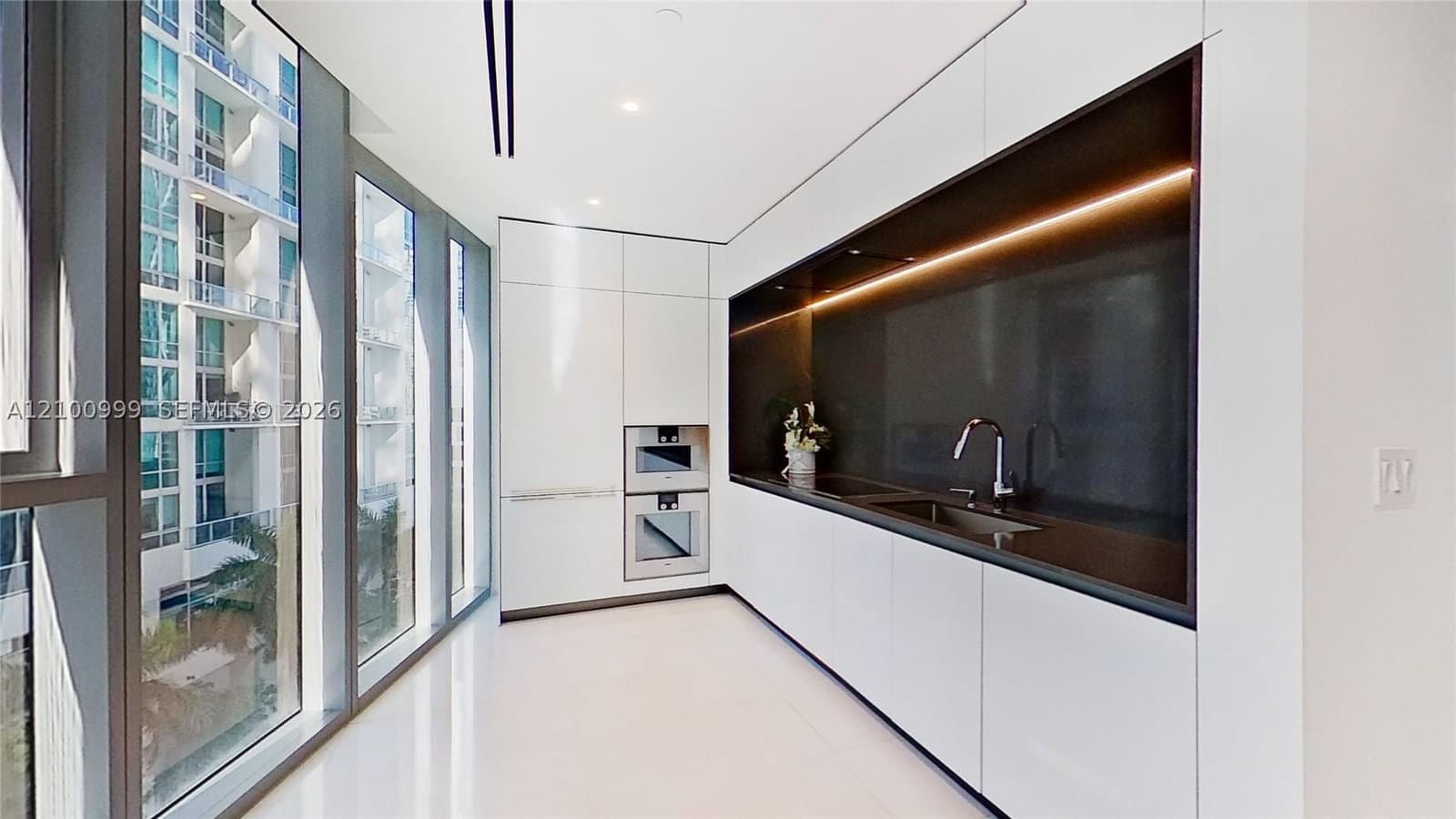 1+1 Condo — 300 Biscayne Boulevard Way #506E, Miami, FL 33131