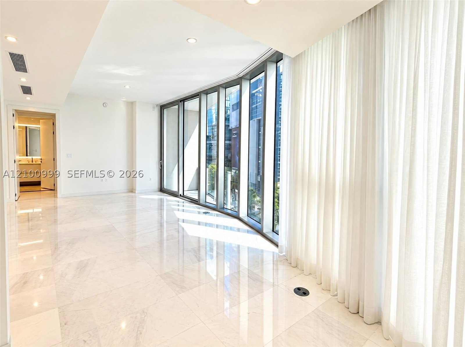 1+1 Condo — 300 Biscayne Boulevard Way #506E, Miami, FL 33131